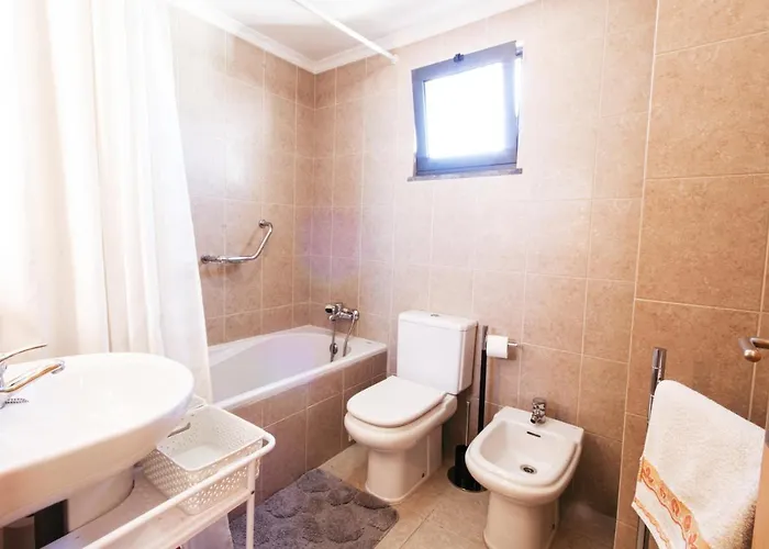 Lulina Two Bedroom By Alma Apartment