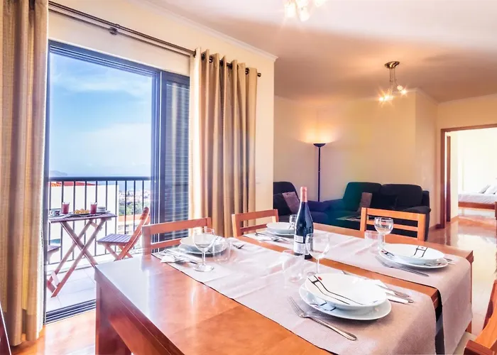 Lulina Two Bedroom By Alma דירה *