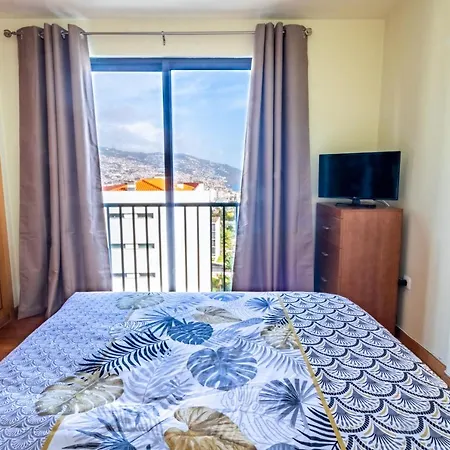 Lulina Two Bedroom By Alma Φουνκάλ